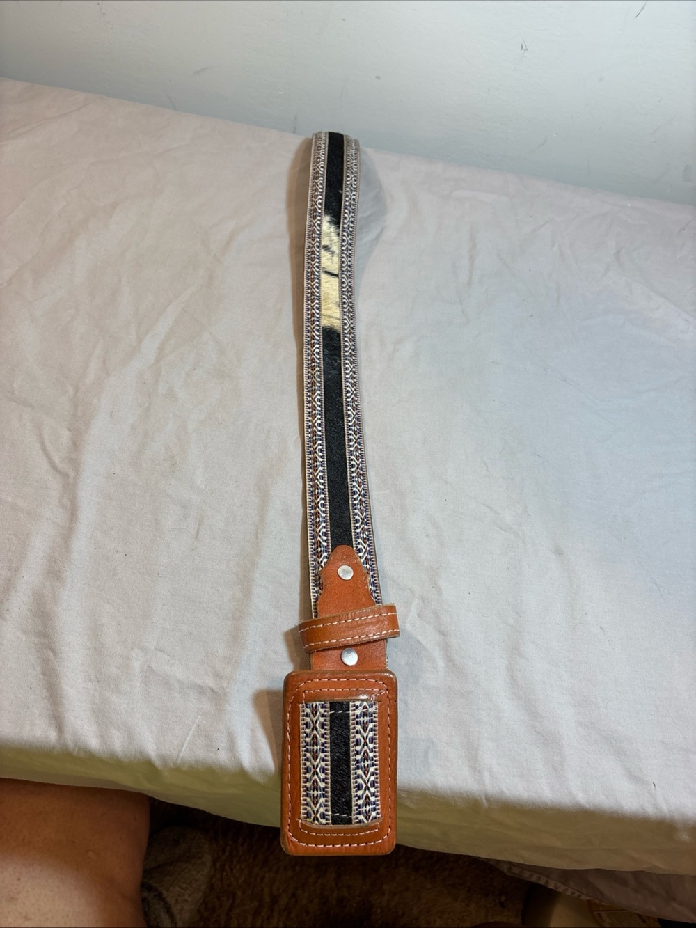 Decorative Black and Tan Leather Strap Belt. 552
